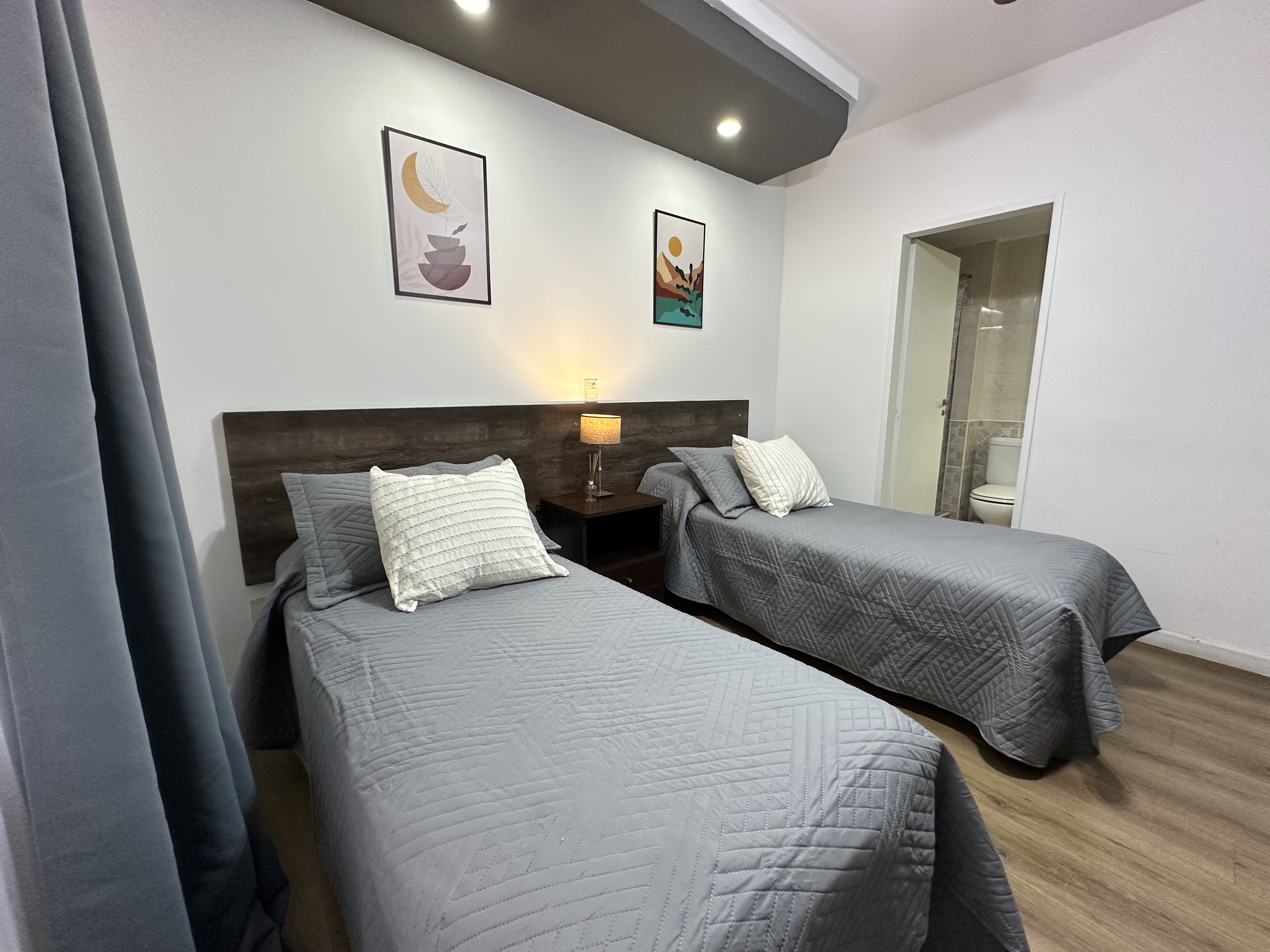 Habitación cuádruple con 4 camas individuales